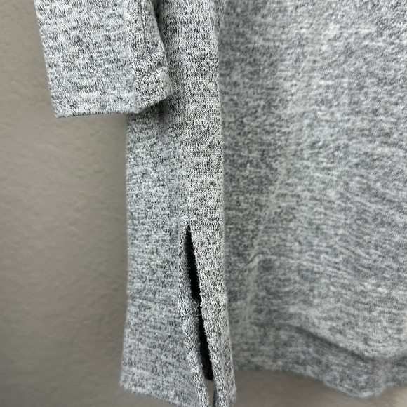 Banana Republic Luxespun Boxy V Neck Long Sleeve Top Size Small - Picture 4 of 11